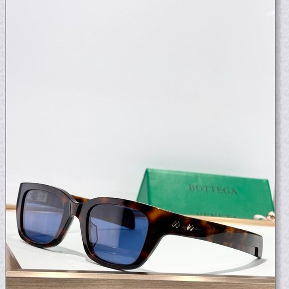 Bottega Veneta Tortoise Square Sunglasses main image 5